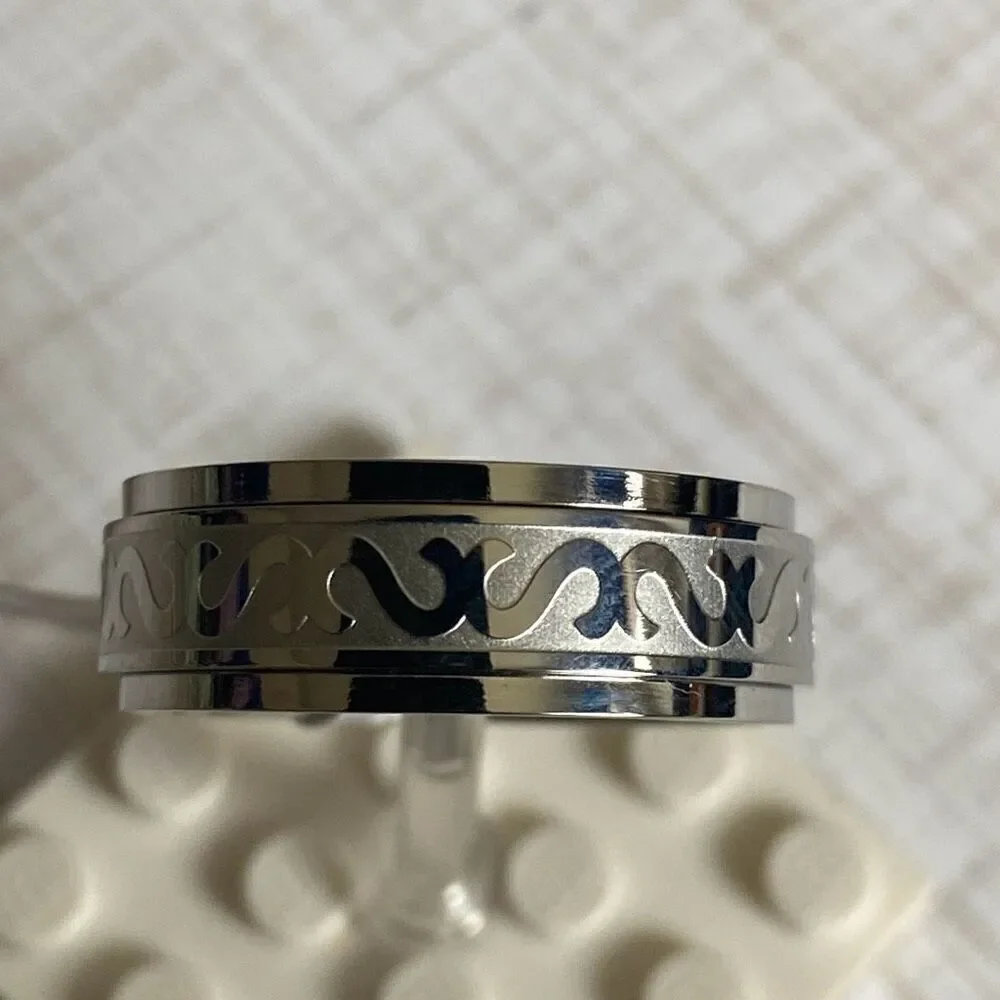 Men’s Embossed Stainless Steel Ring size 11